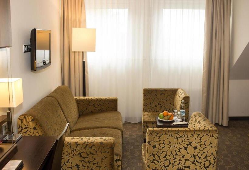 جناح جونيور, Avital Resort