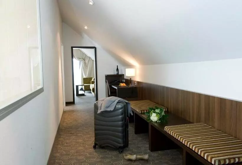 スイート, Avital Resort