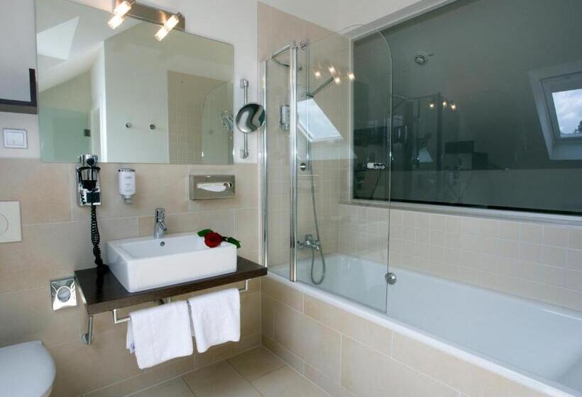 جناح, Avital Resort