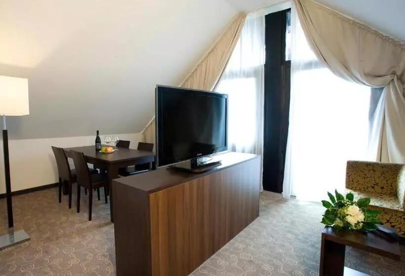 スイート, Avital Resort