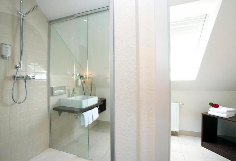 جناح, Avital Resort