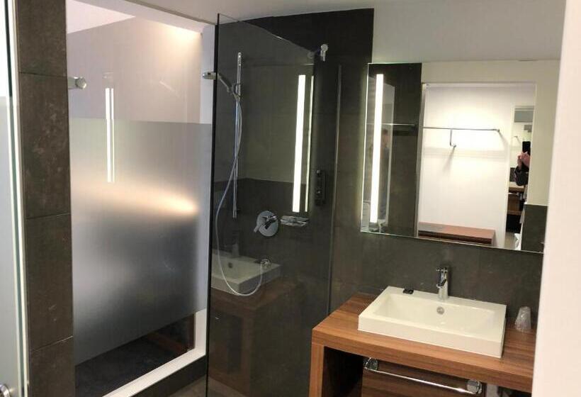 발코니 스탠다드 싱글 룸, Fairotel