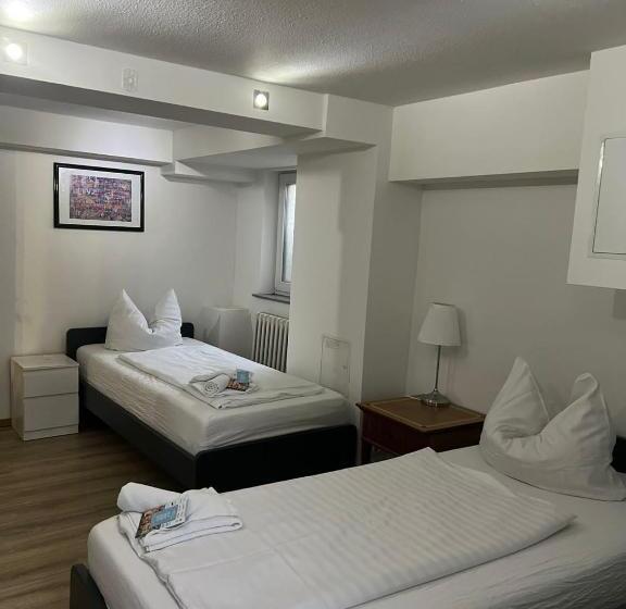 标准三人间共用浴室, Gz Hostel Bonn