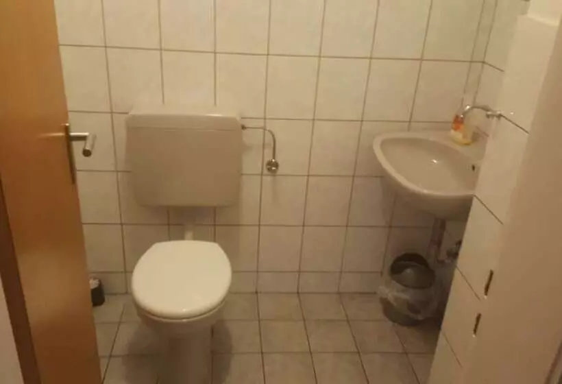 اتاق استاندارد یک تخته با سرویس بهداشتی مشترک, Gz Hostel Bonn