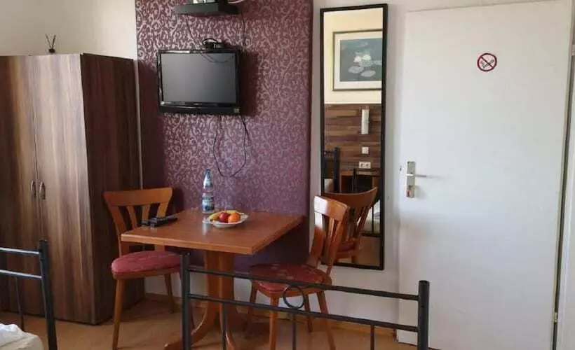 اتاق استاندارد یک تخته با سرویس بهداشتی مشترک, Gz Hostel Bonn