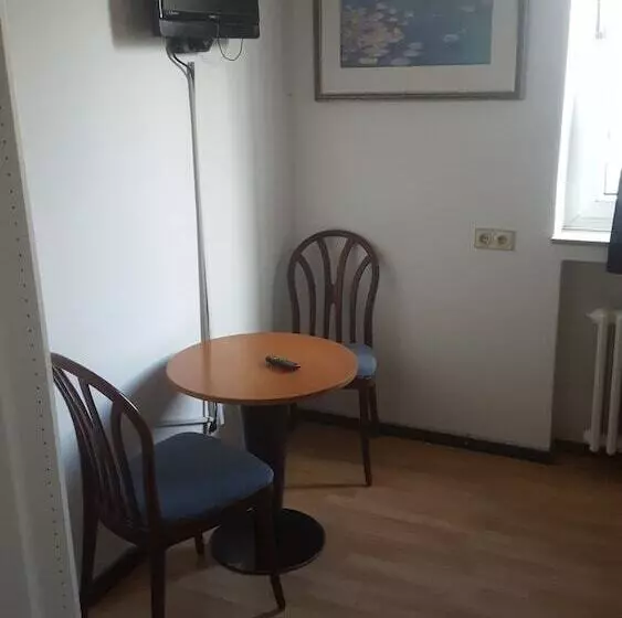 اتاق استاندارد با سرویس بهداشتی مشترک, Gz Hostel Bonn