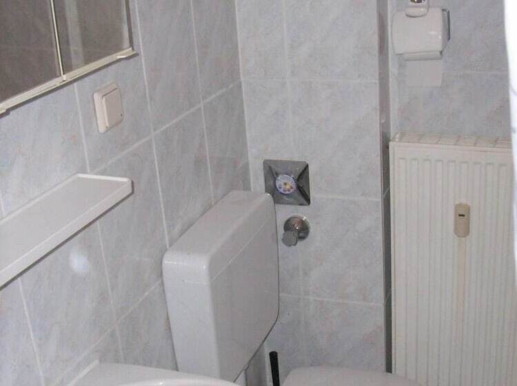 标准三人间共用浴室, Gz Hostel Bonn