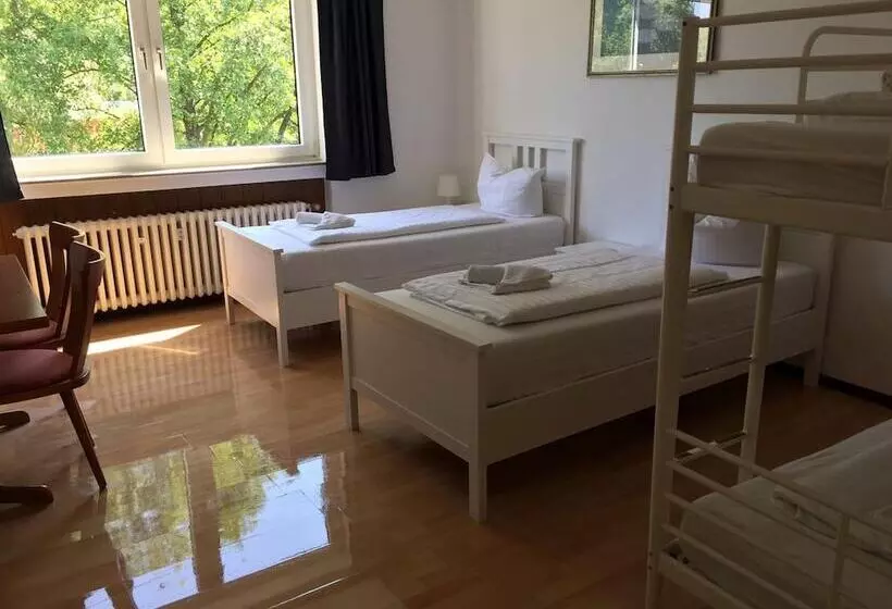 اتاق استاندارد سه تخته با سرویس بهداشتی مشترک, Gz Hostel Bonn