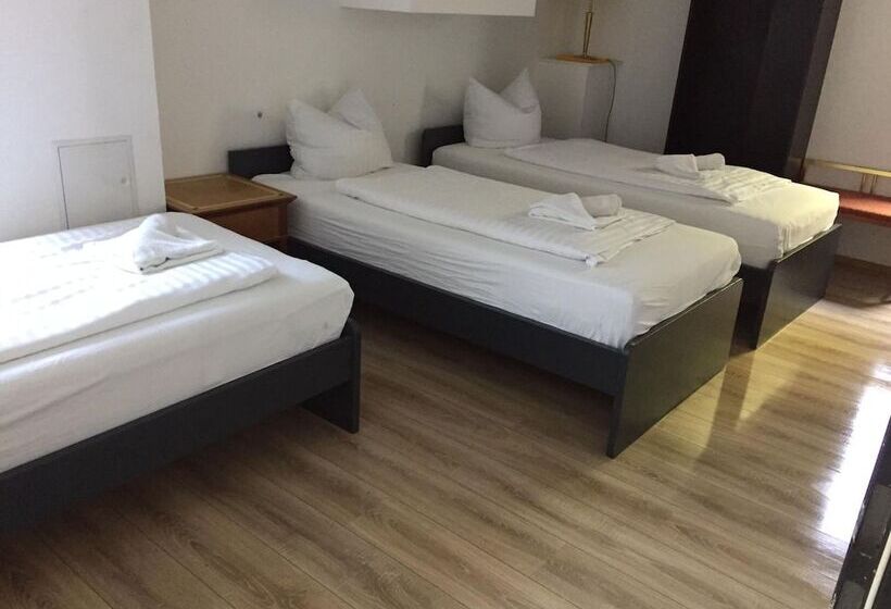 标准三人间共用浴室, Gz Hostel Bonn