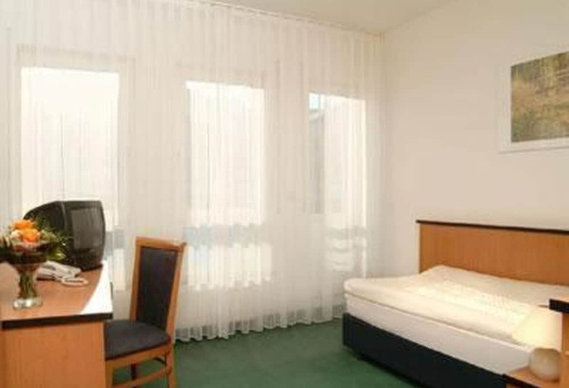 Номер Стандарт Трехместный, Airport Hotel Stetten