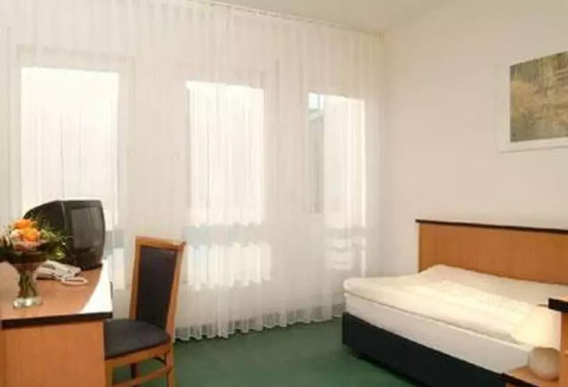 Standard Kolmen Hengen Huone, Airport Hotel Stetten