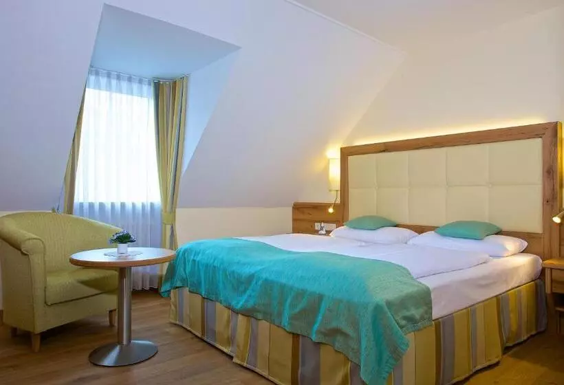Standard-huone, Am Schloßberg