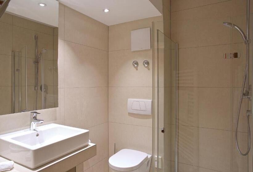 Номер Стандарт, Am Schloßberg