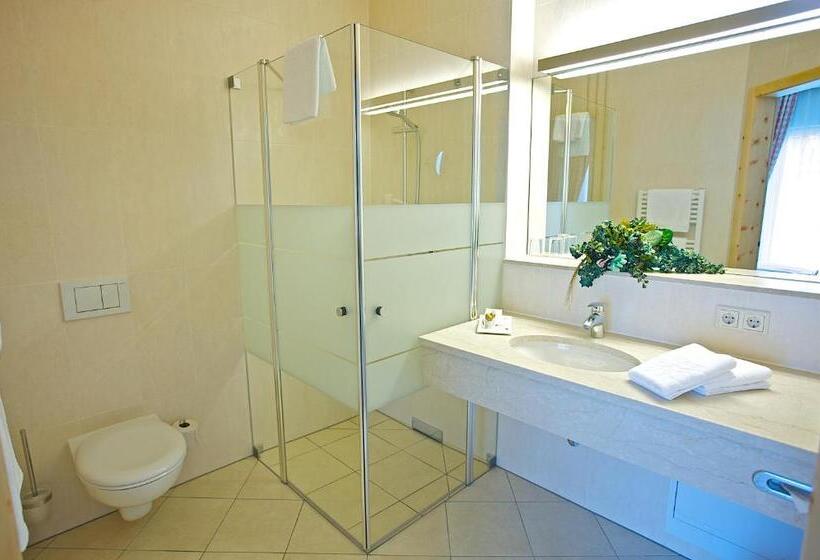 Номер Deluxe, Am Schloßberg