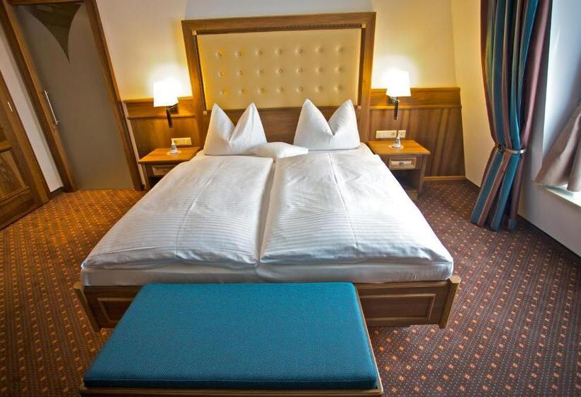 Семейный Номер, Am Schloßberg