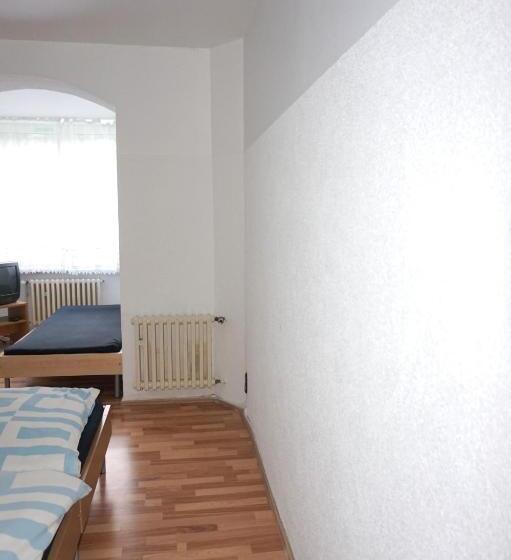 חדר סטנדרט, Artus