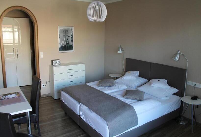 스탠다드 발코니 룸, Garni Bellevue