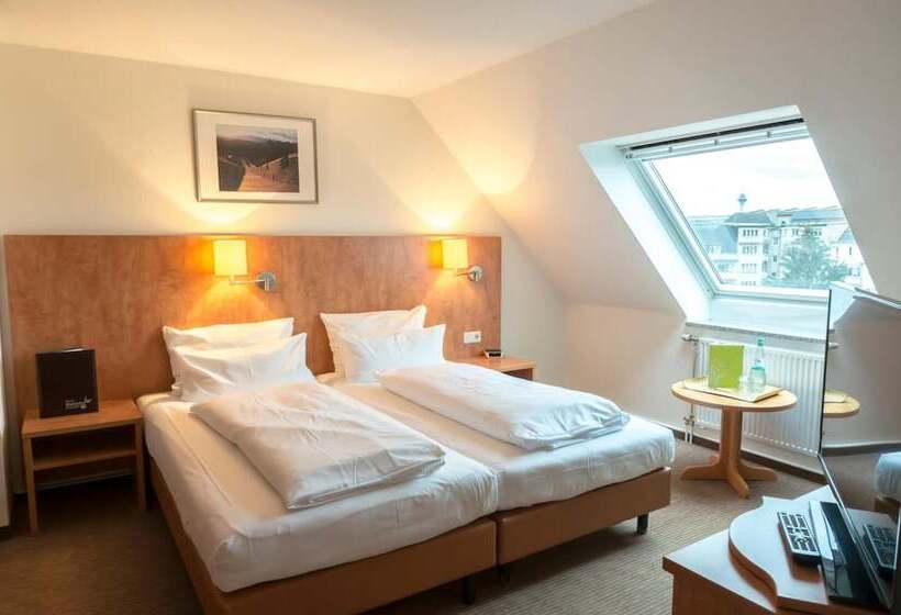 اتاق خانوادگی, Mingarden