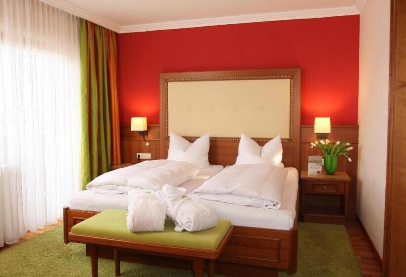 Студия Deluxe, Neue Post