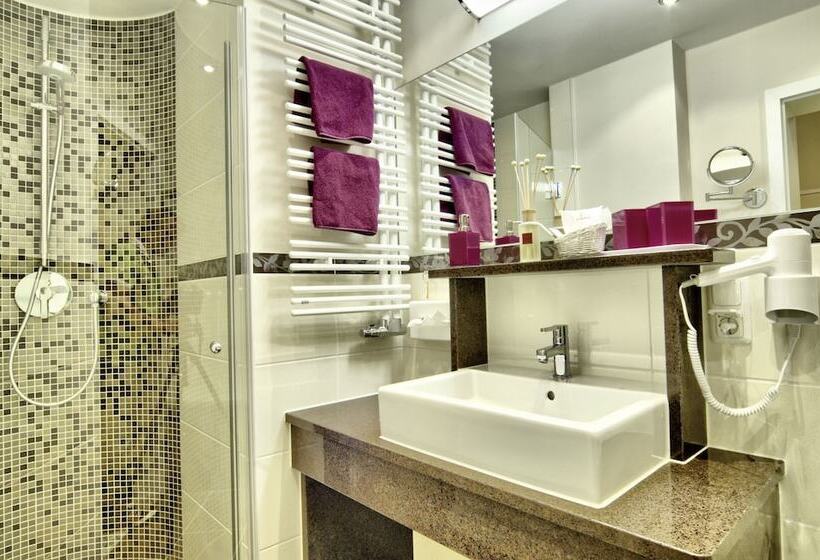 جناح سوبيريور, Neuhausl Superior