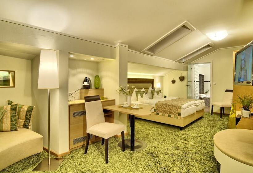 جناح سوبيريور, Neuhausl Superior