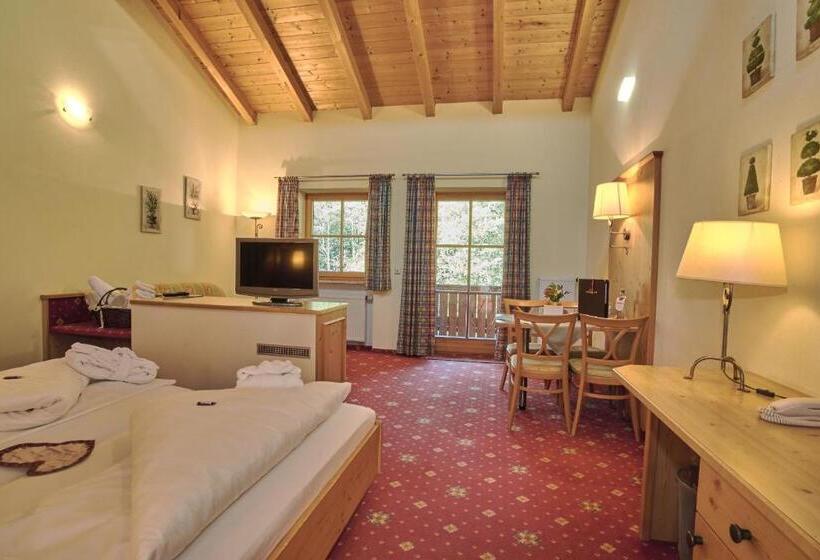 جناح عائلي, Neuhausl Superior