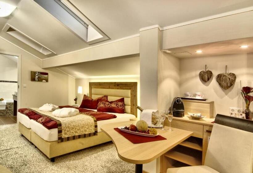 جناح سوبيريور, Neuhausl Superior