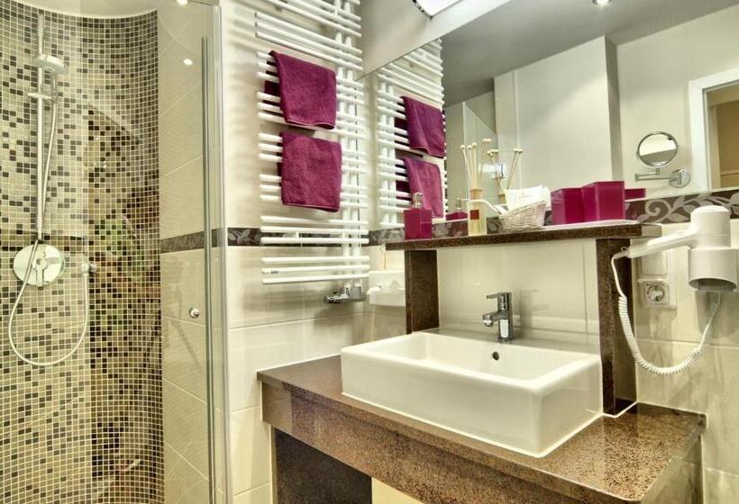 جناح سوبيريور, Neuhausl Superior