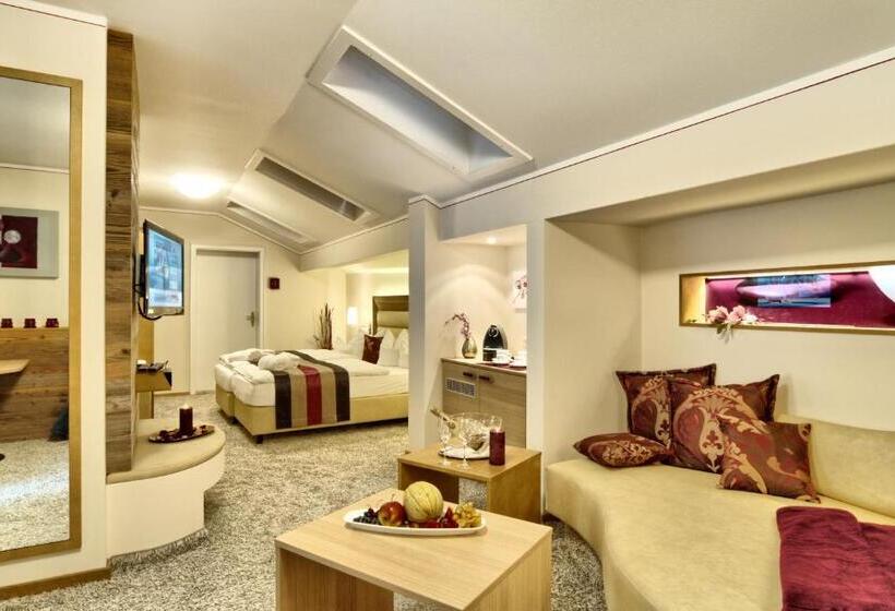 جناح سوبيريور, Neuhausl Superior