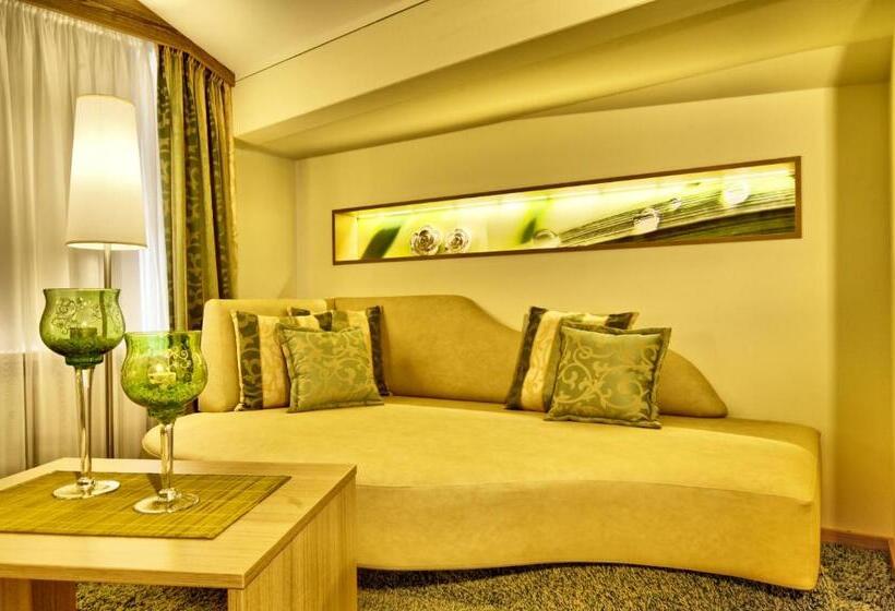 جناح سوبيريور, Neuhausl Superior