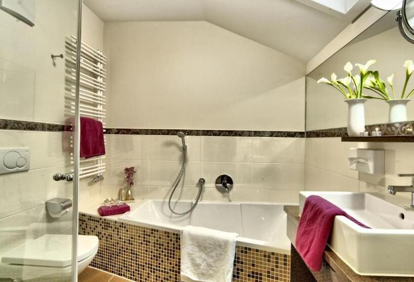 جناح سوبيريور, Neuhausl Superior