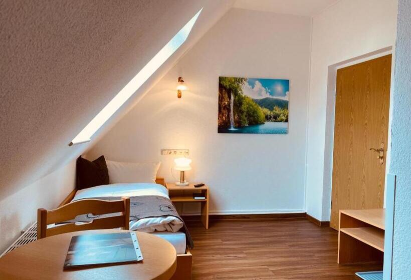 标准单人间, Rotgiesserhaus