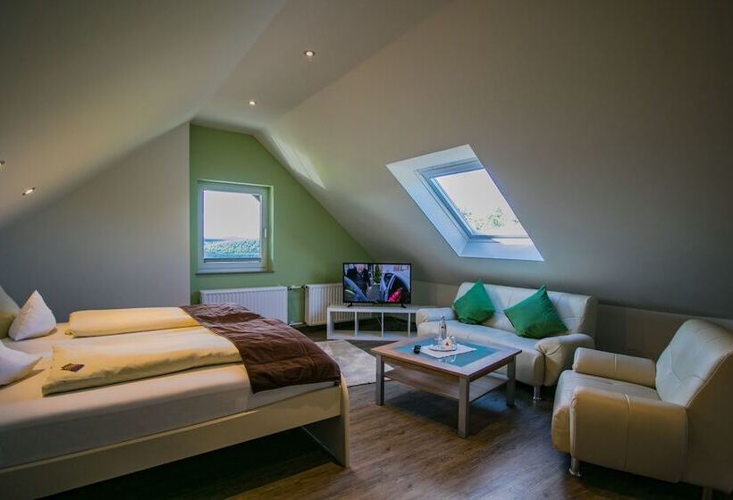 标准三人间, Schneider