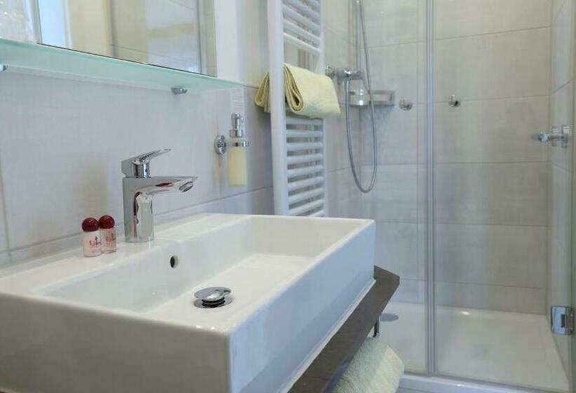 غرفة قياسية, Steffl Garni