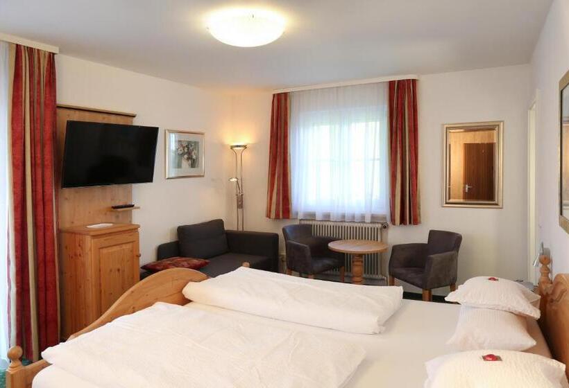 غرفة كومفورت, Steffl Garni