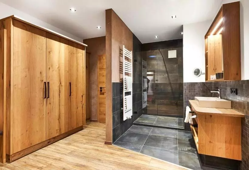 استودیوی لوکس, Wander  Und Aktivhotel Adam Bräu
