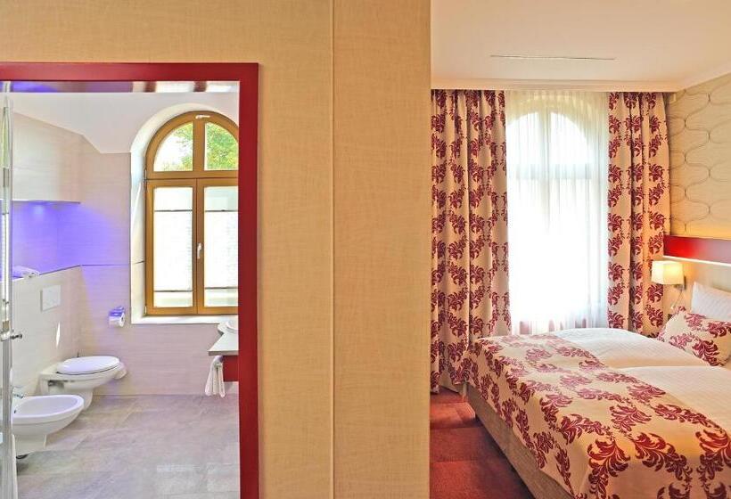 スタンダードルーム, Zur Alten Schmiede