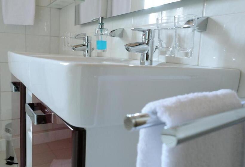 スイート, Zur Alten Schmiede