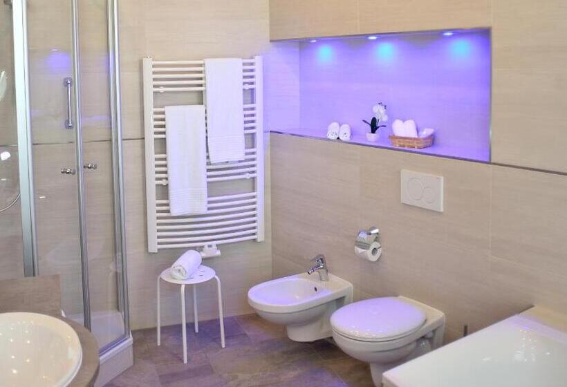 スイート, Zur Alten Schmiede