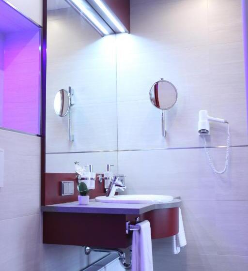 スタンダードルーム, Zur Alten Schmiede