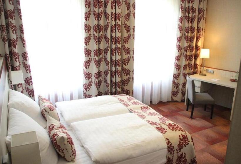 スタンダードルーム, Zur Alten Schmiede