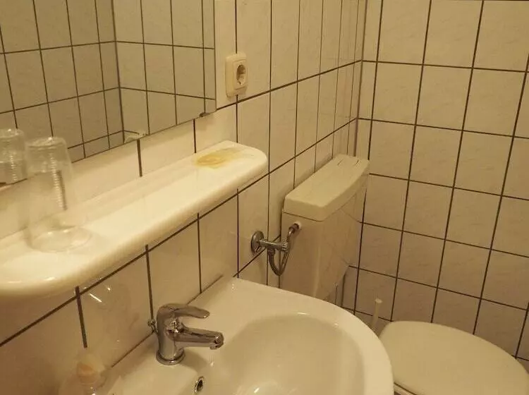 Standard Yhden Hengen Huone, Messe Motel Laatzen