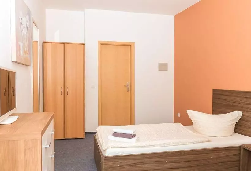 Standard Yhden Hengen Huone, Messe Motel Laatzen
