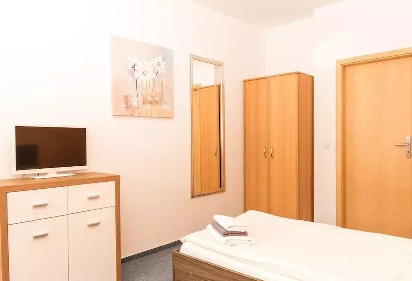 Standard Yhden Hengen Huone, Messe Motel Laatzen