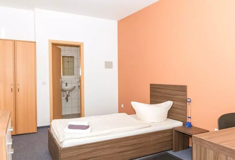 Standard Yhden Hengen Huone, Messe Motel Laatzen
