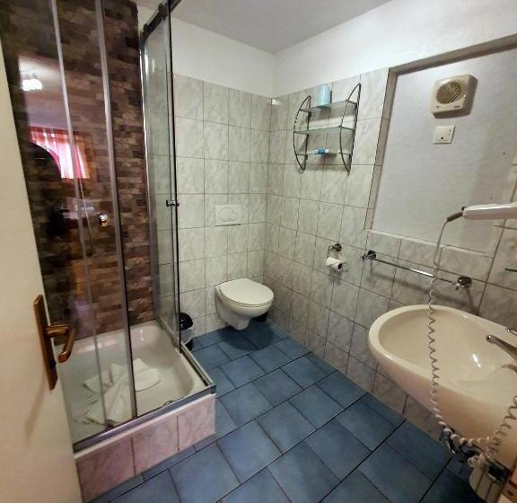 غرفة قياسية ثلاثية, Gastehaus Parkblick