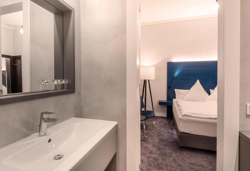 Номер Superior с Балконом, Villa Rein Boutique