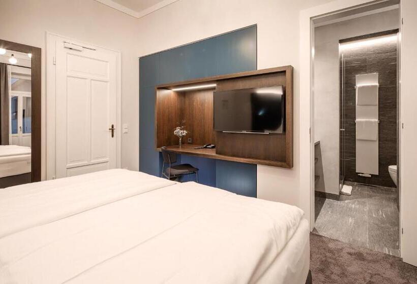 Номер Superior с Балконом, Villa Rein Boutique