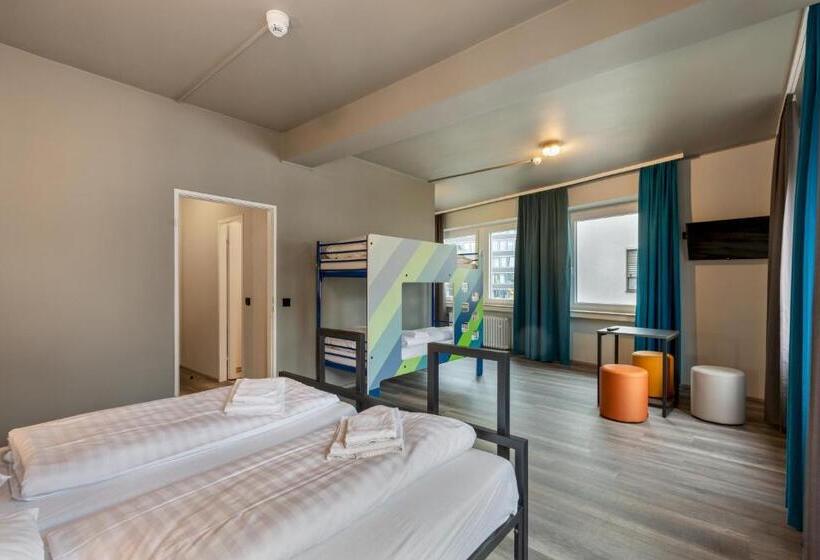 غرفة قياسية رباعية, a&o Koln Hauptbahnhof