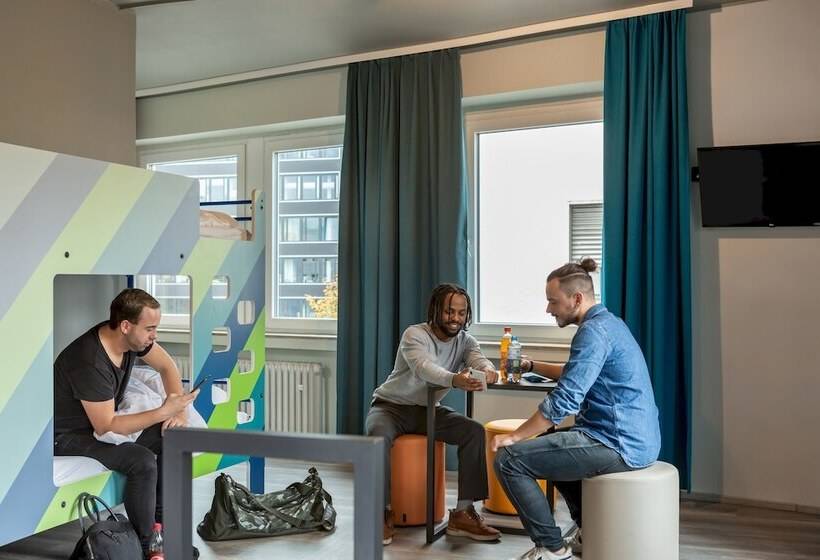 غرفة قياسية رباعية, a&o Koln Hauptbahnhof